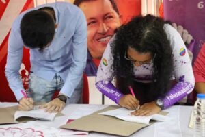 Diva Guzmán firmó alianza estratégica que permitirá fortalacer el proyecto FarmaMujer