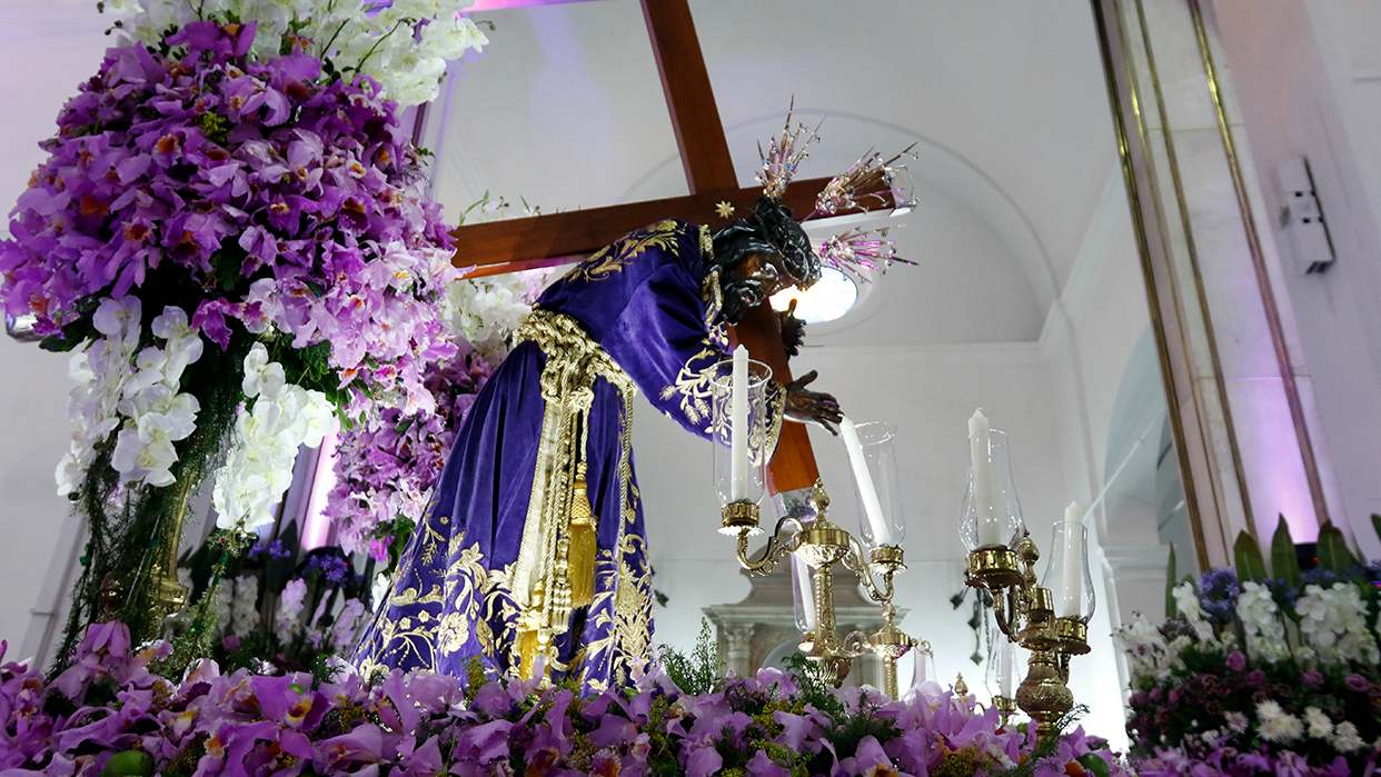 Caraqueños procesión del Nazareno de San Pablo como muestra