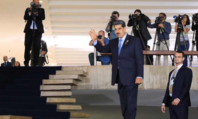 Maduro arriba a Itamaraty para participar en Reunión de Presidentes de América del Sur