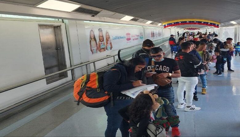 Retornan a Venezuela 115 connacionales procedentes de Chile