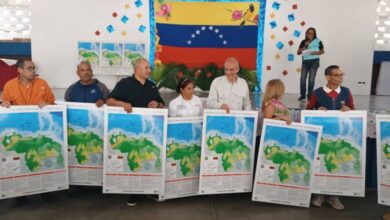 Gobierno Bolivariano entrega Mapa Oficial de Venezuela en escuelas de Miranda