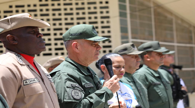 Ministro Padrino López supervisa avances de Bricomiles en escuela Dr