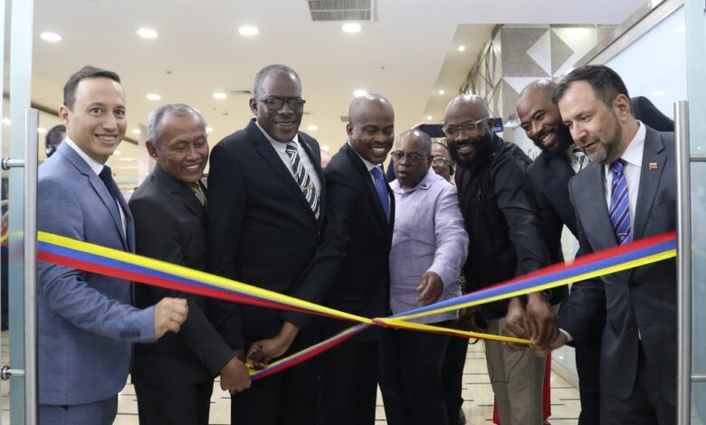 Canciller Yván Gil inauguró exposición fotográfica “Logros y desafíos de la Unión Caribeña”