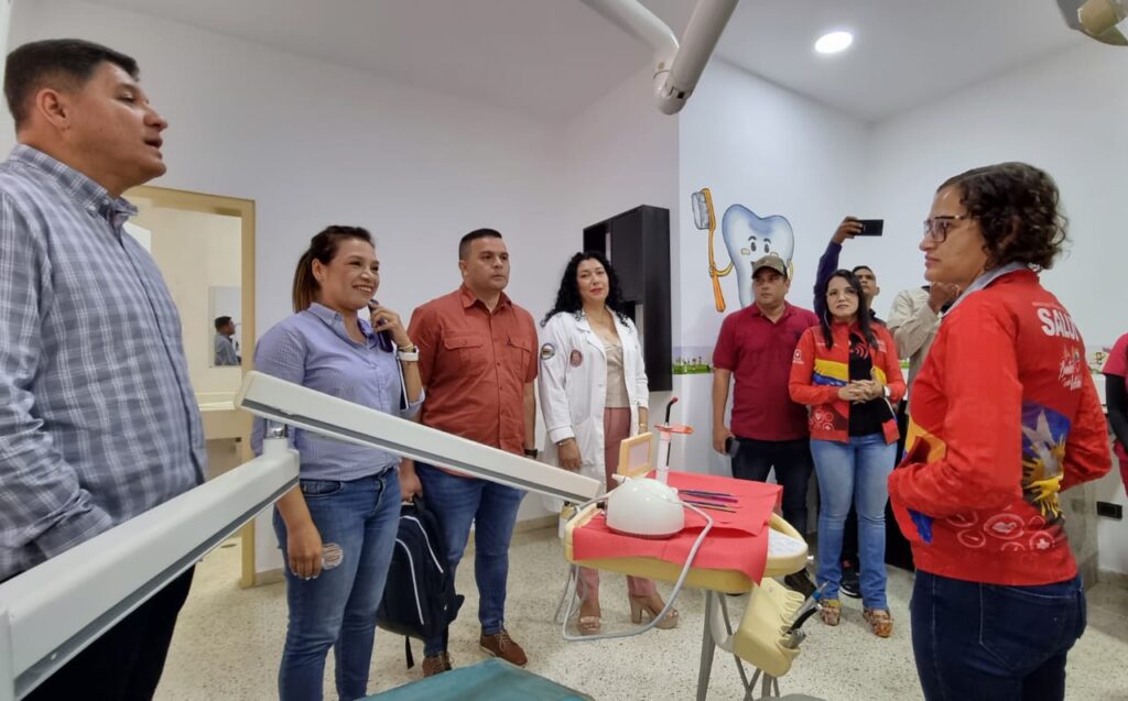 Ministra de Salud entrega consultorio popular y supervisa obras que se ejecutan en la Maternidad Castillo Plaza