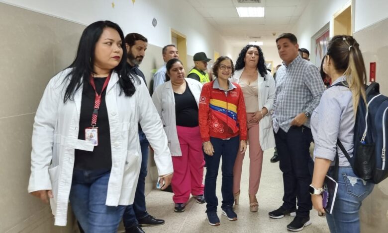 Ministra de Salud entrega consultorio popular y supervisa obras en la Maternidad Castillo Plaza