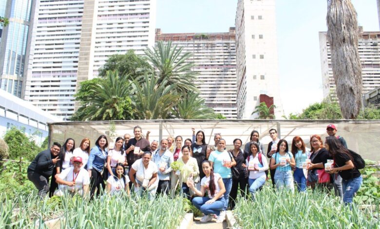 Servidores de OAC de los entes públicos conocieron experiencia del Organopónico Bolívar 1