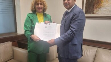 Embajadora de Venezuela ante la India presentó Copias de Estilo
