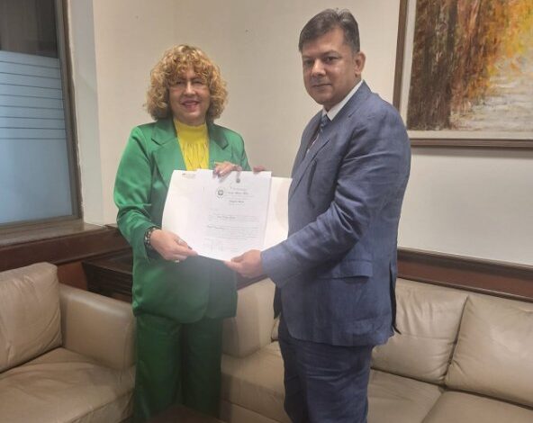 Embajadora de Venezuela ante la India presentó Copias de Estilo