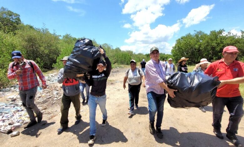 Instituciones y Poder Popular desplegaron mega jornada de saneamiento en costas de 15 municipios del Zulia