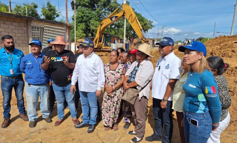 Ministro Marco Torres inspeccionó sustitución de 600 metros de colector en Idelfonso Vásquez