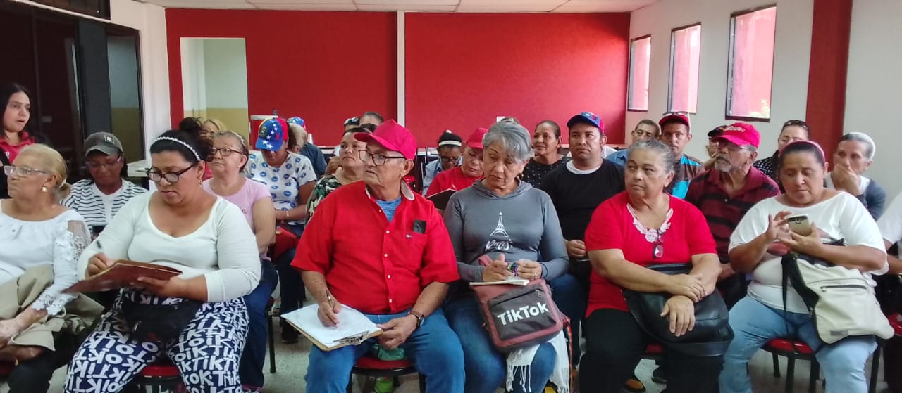 Parlamentarios y comuneros de las parroquias marabinas sostienen encuentro en el Metro de Maracaibo