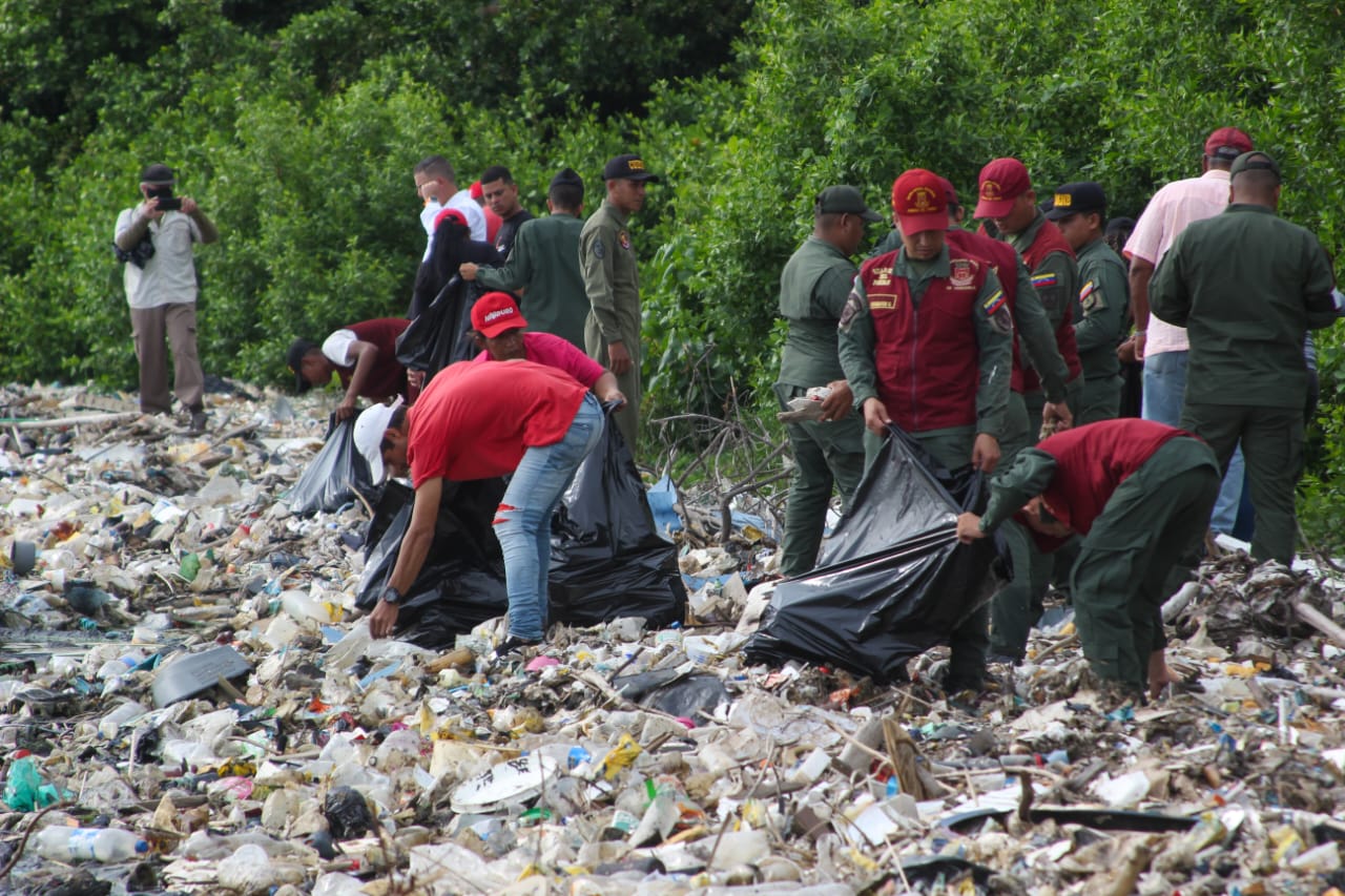 Comisión Presidencial para el Rescate del Lago de Maracaibo desplegó saneamiento y limpieza en la comunidad Danilo Anderson