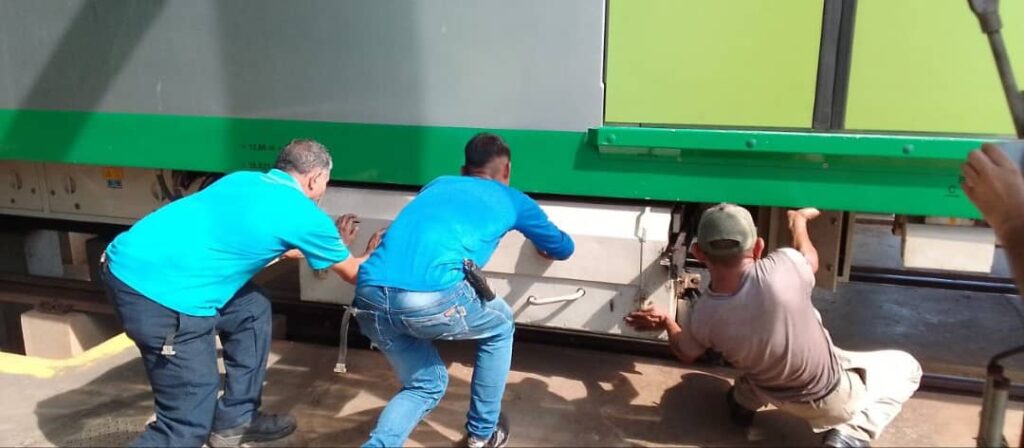 Ejecutan trabajos de mantenimiento en tren del Metro de Maracaibo