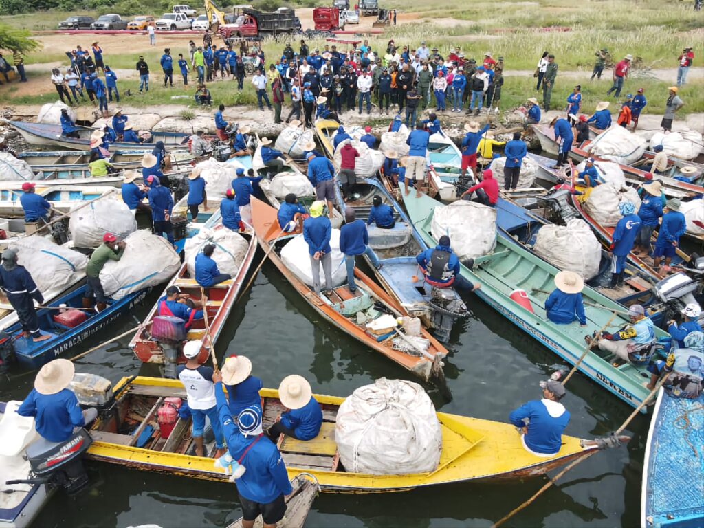 Zulia: Programa Nacional Pesca tu Plástico continúa desplegado en el estuario marabino