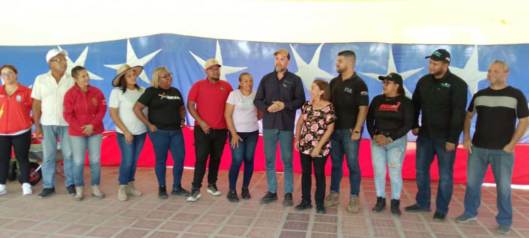Consejos comunales del oeste de Maracaibo recibieron kits productivos tecnificados
