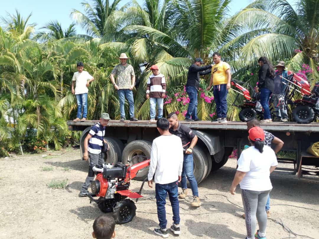 Consejos comunales del oeste de Maracaibo recibieron kits productivos tecnificados