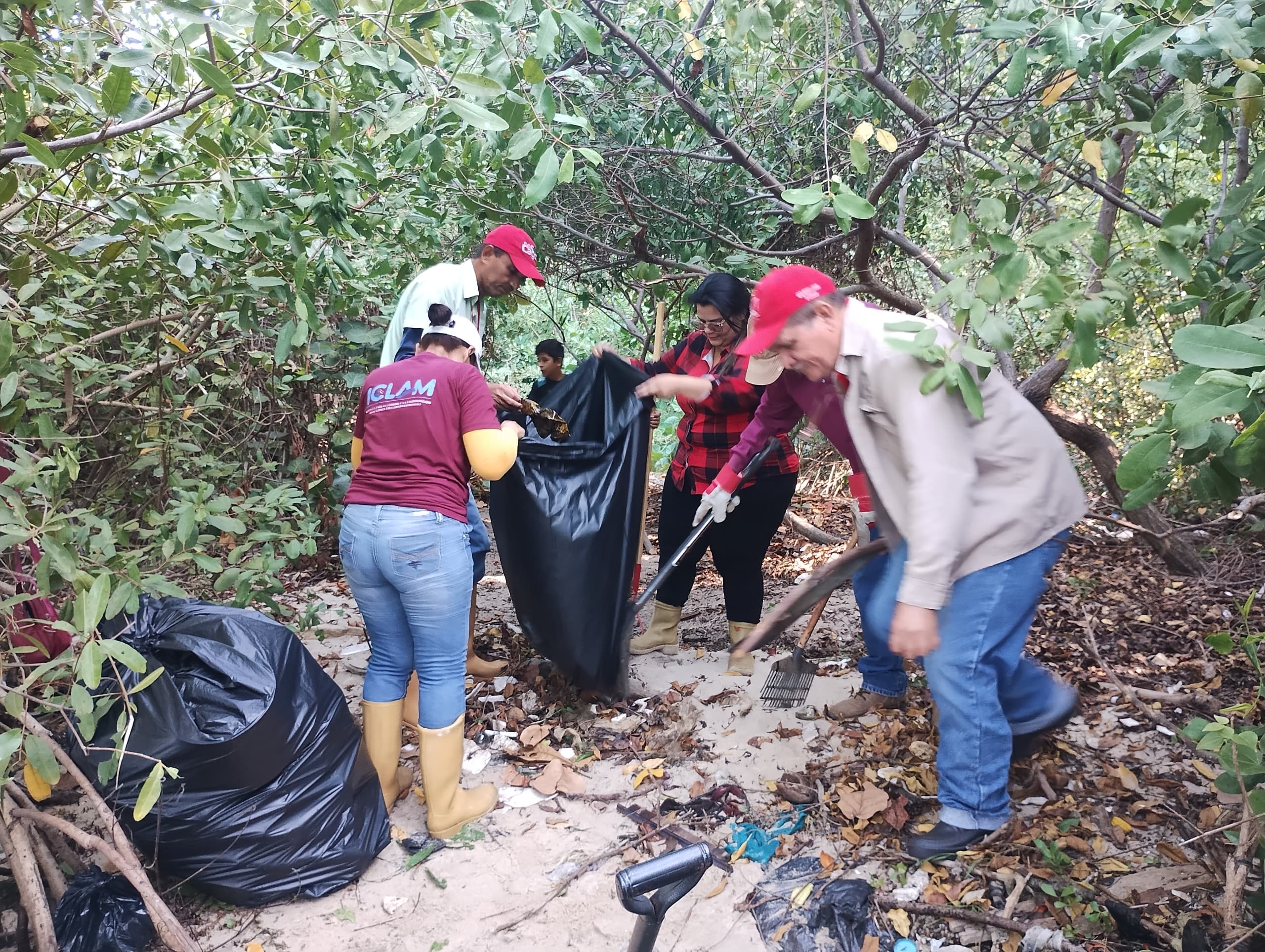 Zulia: Ejecutan jornada de saneamiento ambiental en las costas del municipio Miranda en la COL