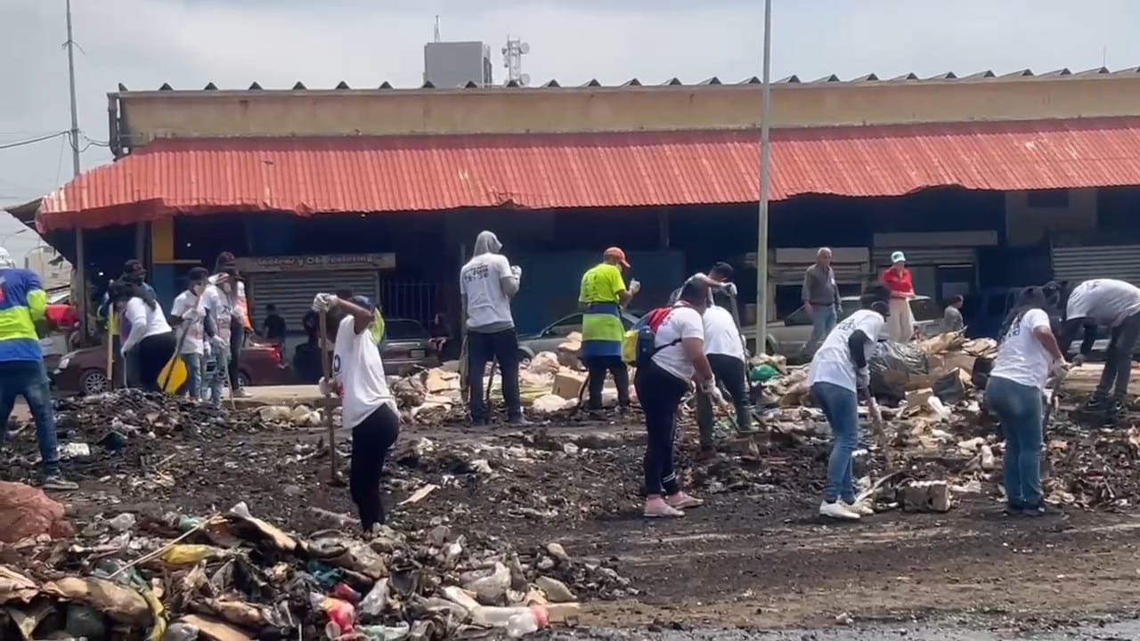 Maracaibo: Jornada de limpieza en el Mercado Las Pulgas ha extraído más de 3.500 toneladas de basura