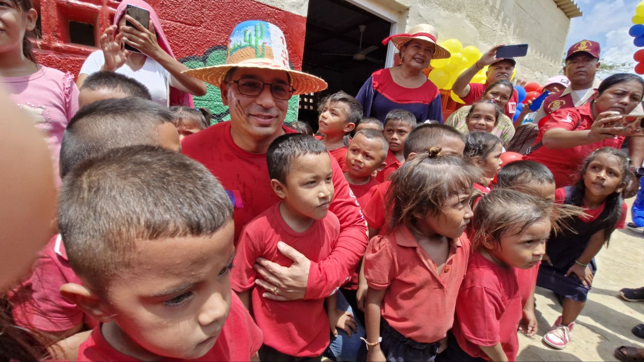 Zulia: 1X10 del Buen Gobierno estrega rehabilitada escuela en La Guajira