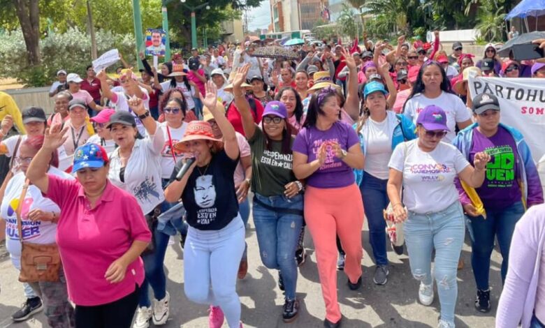 Mujeres de Maracaibo anunciaron su total respaldo a Nicolás Maduro