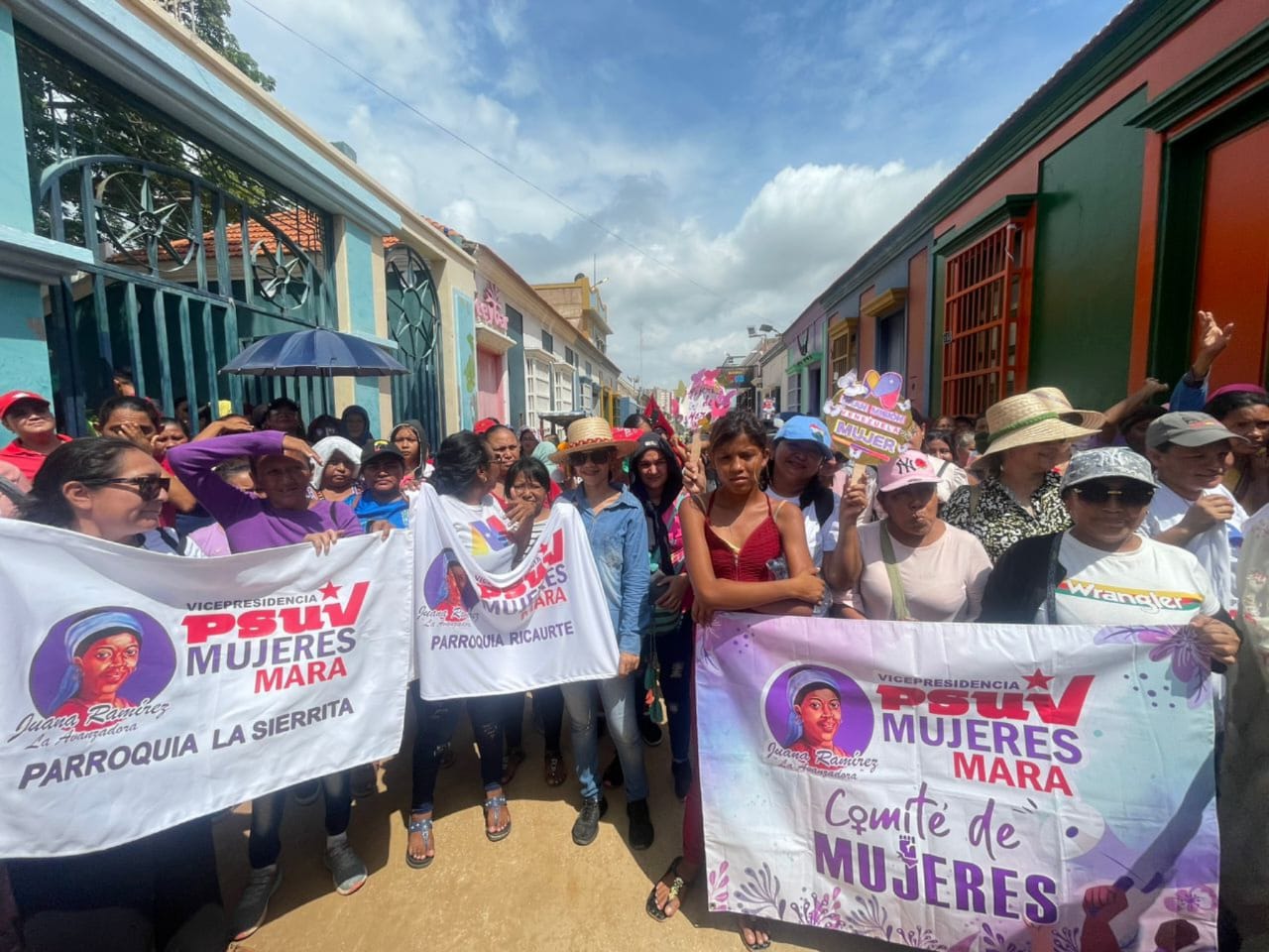 Mujeres de Maracaibo anunciaron su total respaldo a Nicolás Maduro