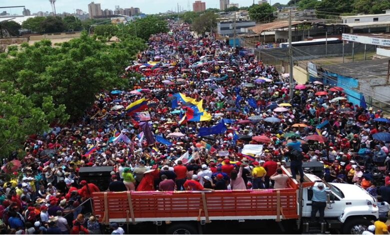 Zulia: Pueblo zuliano marcha en favor de la paz y de la victoria electoral del presidente Nicolás Maduro