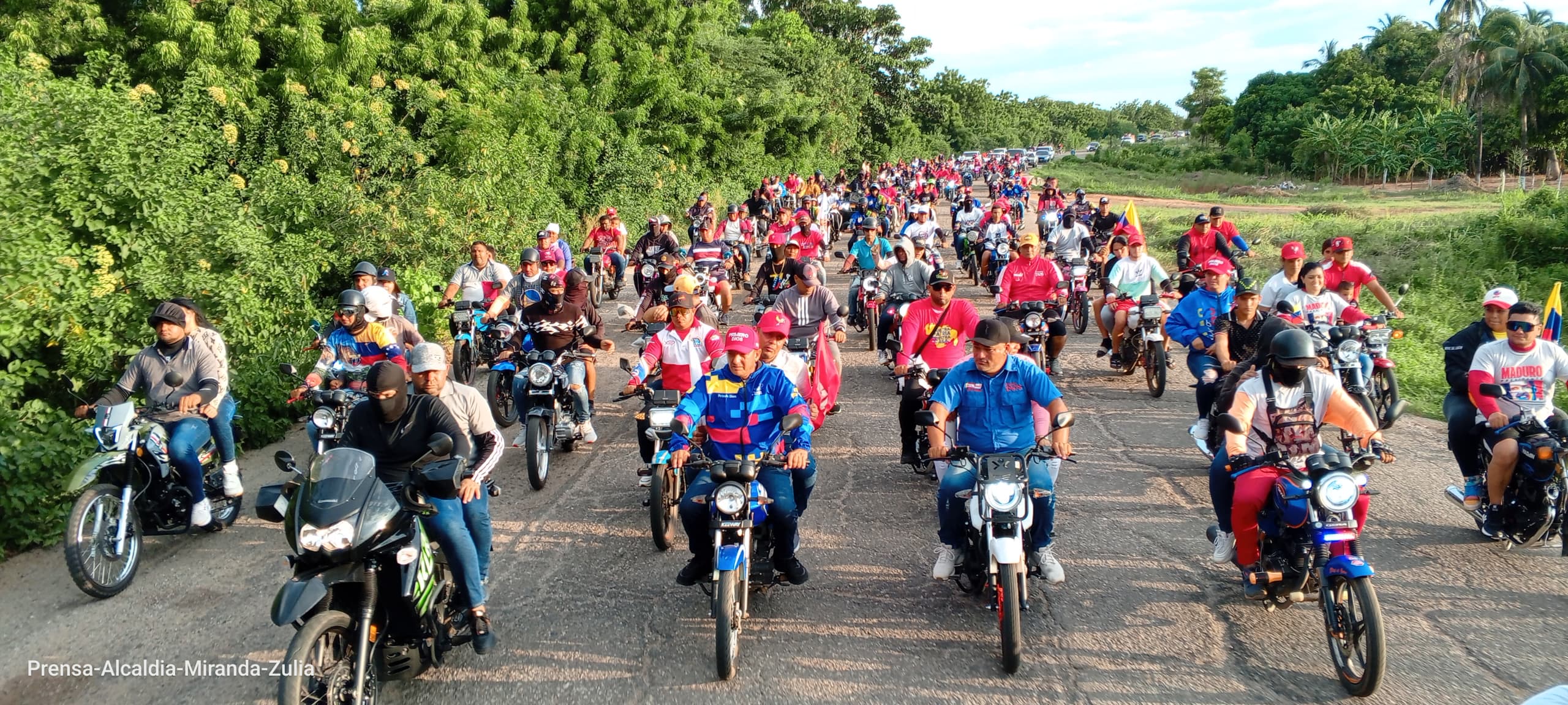 Militantes del PSUV y Gran Polo Patriótico del municipio Miranda celebran Triunfo de Nicolás Maduro en Venezuela