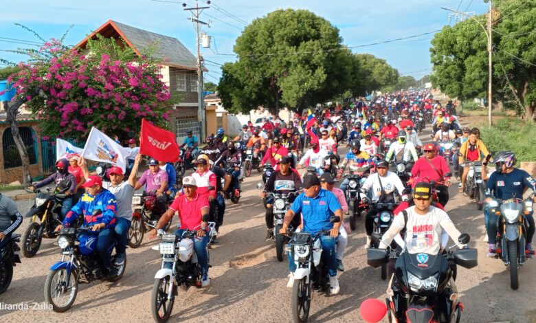 Militantes del PSUV y Gran Polo Patriótico del municipio Miranda celebran Triunfo de Nicolás Maduro en Venezuela