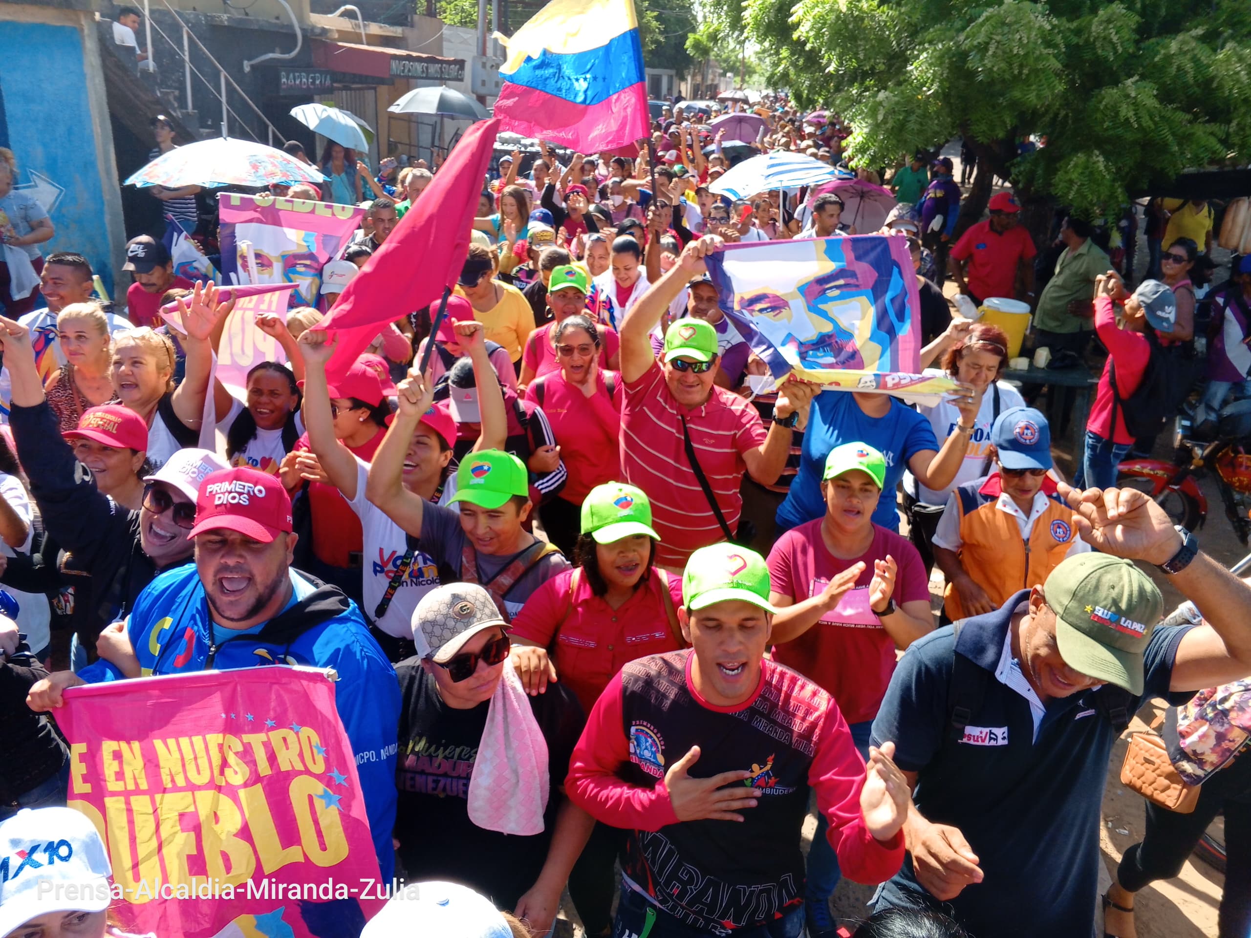 Militantes del PSUV y Gran Polo Patriótico del municipio Miranda celebran Triunfo de Nicolás Maduro en Venezuela