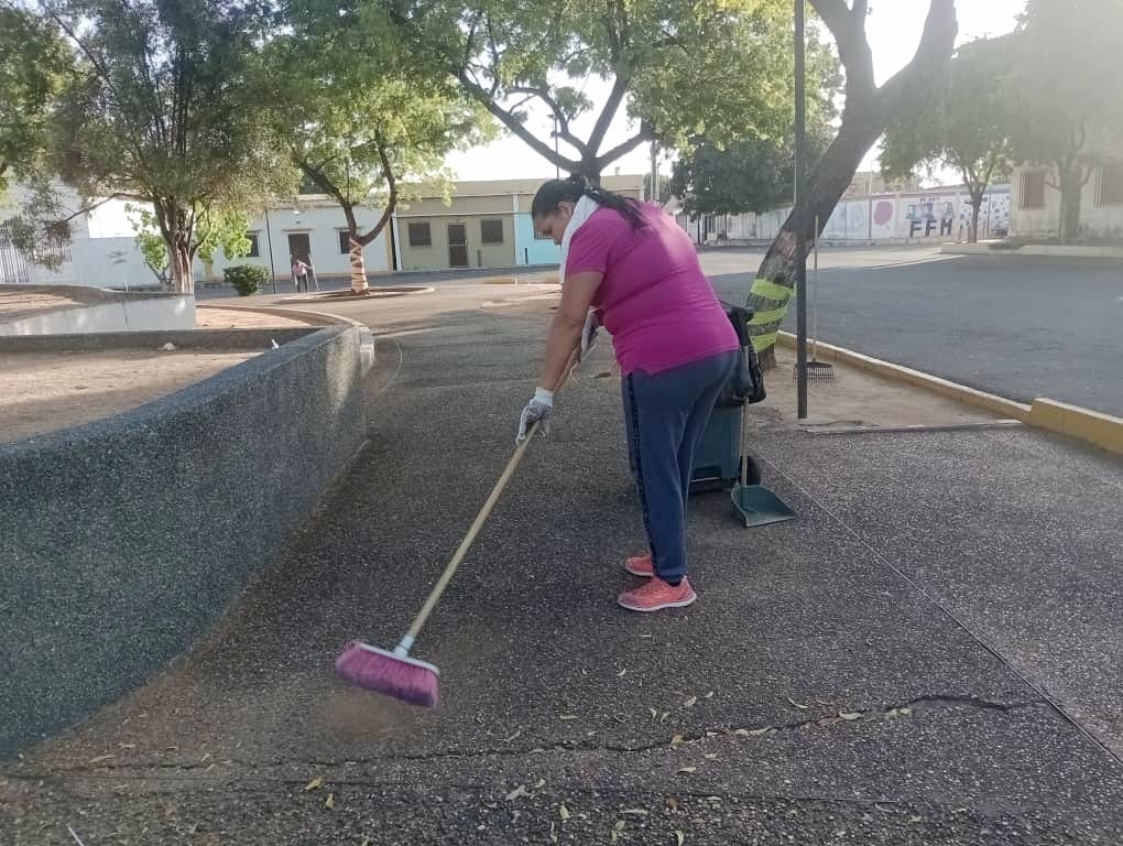 Zulia: En el municipio Miranda se ejecuta plan de limpieza en 14 plazas de la localidad