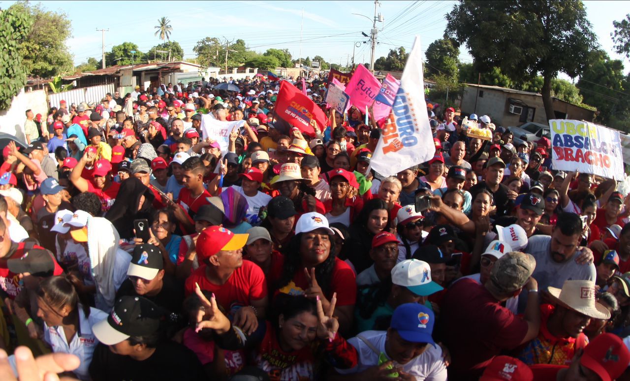 Zulia: Por la Paz marchó el pueblo en apoyo a la victoria del presidente de la República Nicolás Maduro