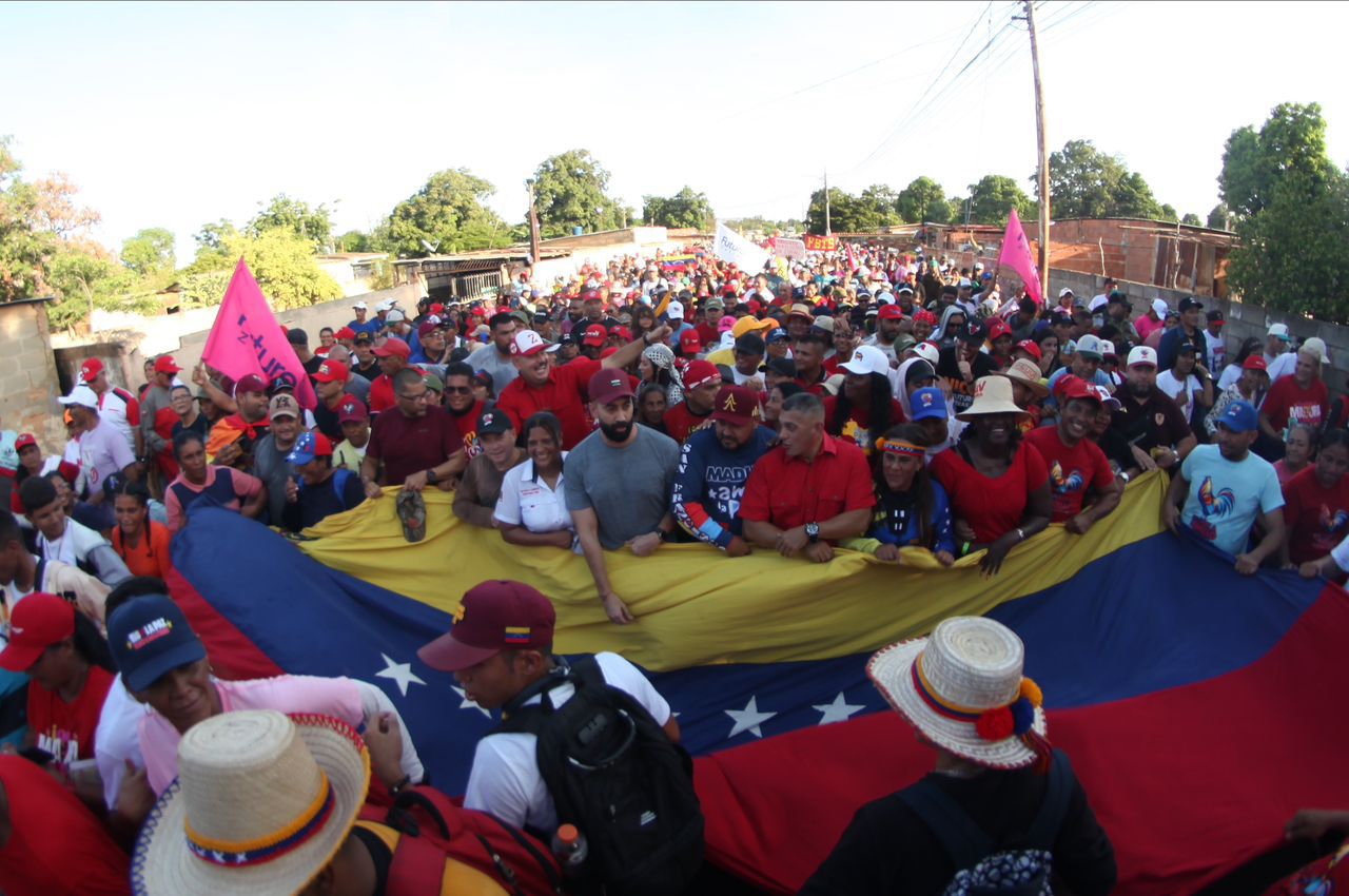 Zulia: Por la Paz marchó el pueblo en apoyo a la victoria del presidente de la República Nicolás Maduro