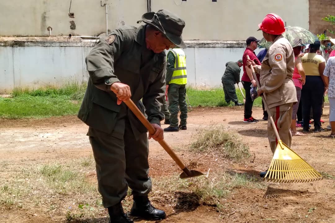 Bricomiles activado con el Plan de Limpieza y Desmalezamiento de las escuelas zulianas