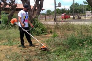 En el Zulia el Plan de Limpieza y Desmalezamiento llega a la escuela Sisoes Finol