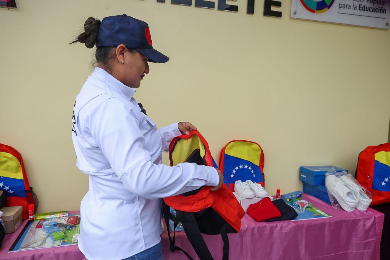 Entregan rehabilitada la E.B.N "Castillete" en Maracaibo beneficiando a más de 200 niños