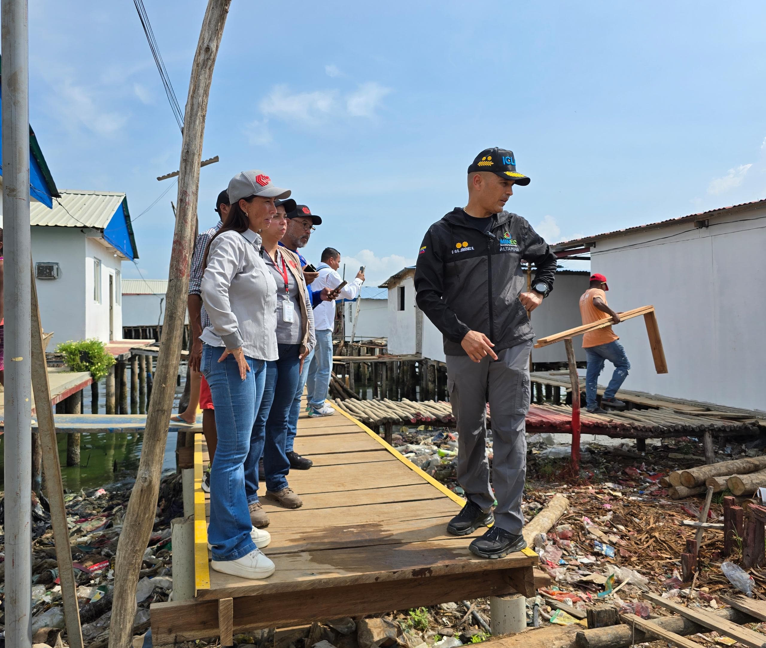 Gobierno Bolivariano realiza trabajos de restauración en viviendas y puente de Santa Rosa de Agua