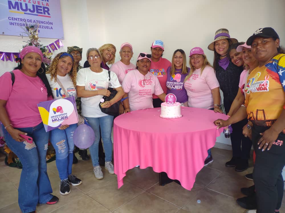 El Instituto Nacional de la Mujer celebró en Maracaibo sus 25 años con una caminata