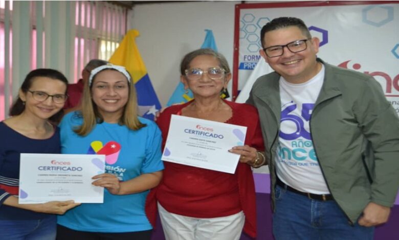 Inces Zulia certifica a mujeres en el marco del primer aniversario de la GMVM