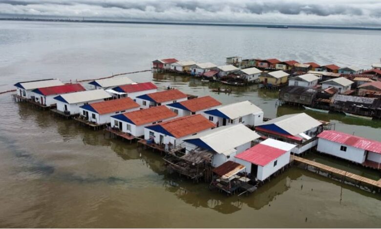 Familias de Santa Rosa de Agua se benefician con la rehabilitación de sus casas y puente peatonal en Maracaibo