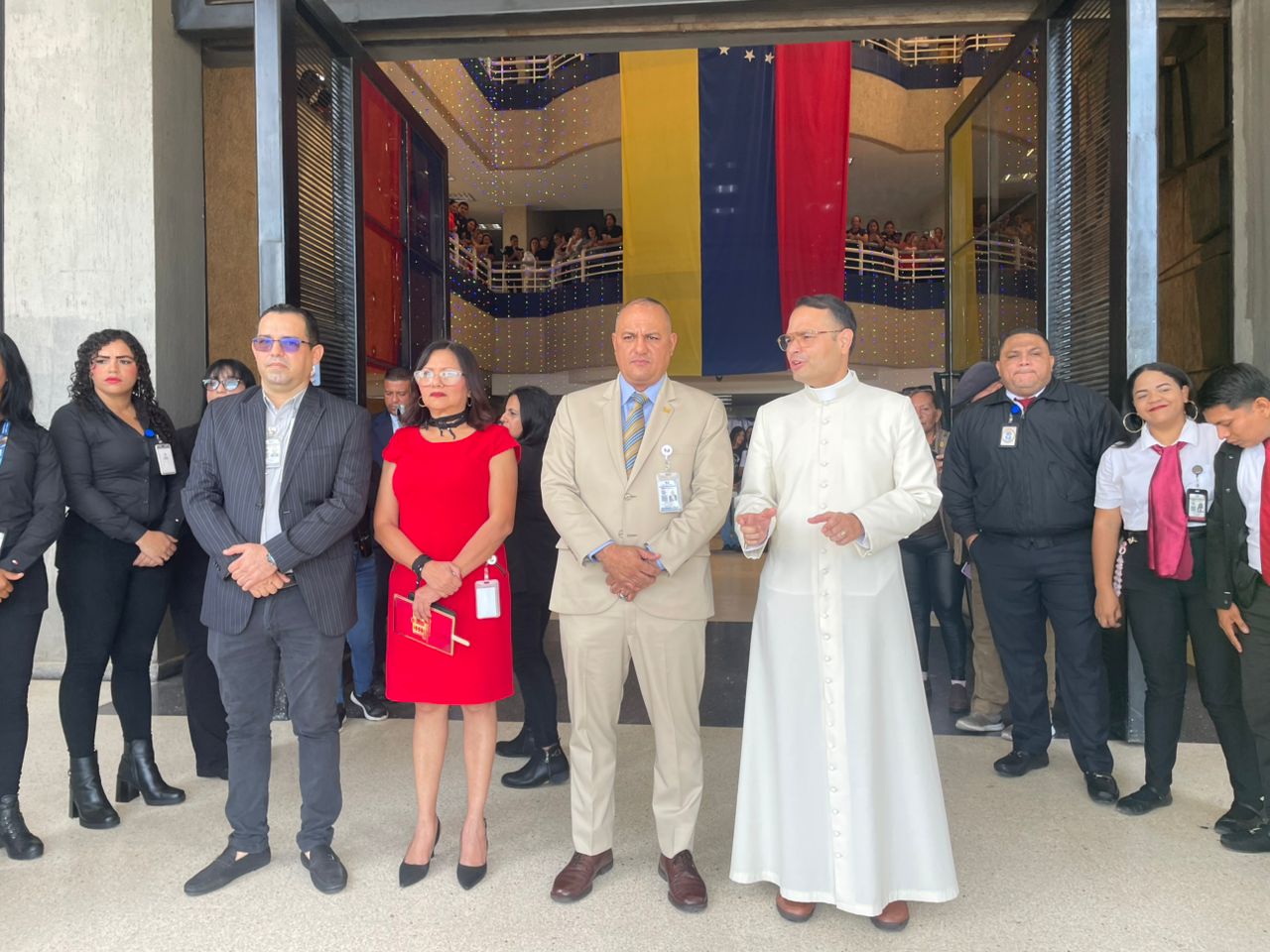 Trabajadores del TSJ Zulia recibieron la visita de la sagrada reliquia de la Virgen del Rosario de Chiquinquirá