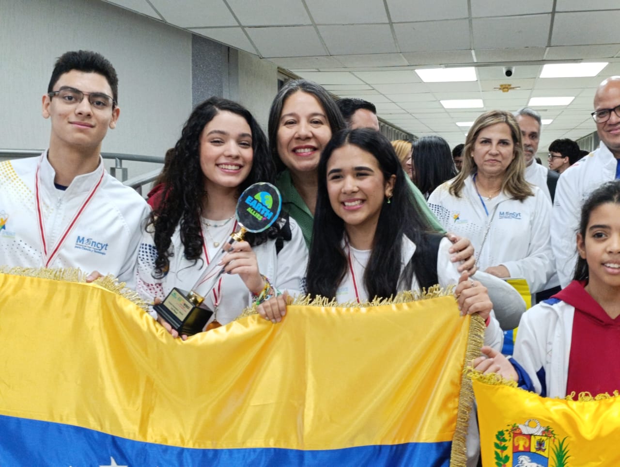 Llega al Zulia delegación ganadora en las Olimpiadas Mundiales de Robótica