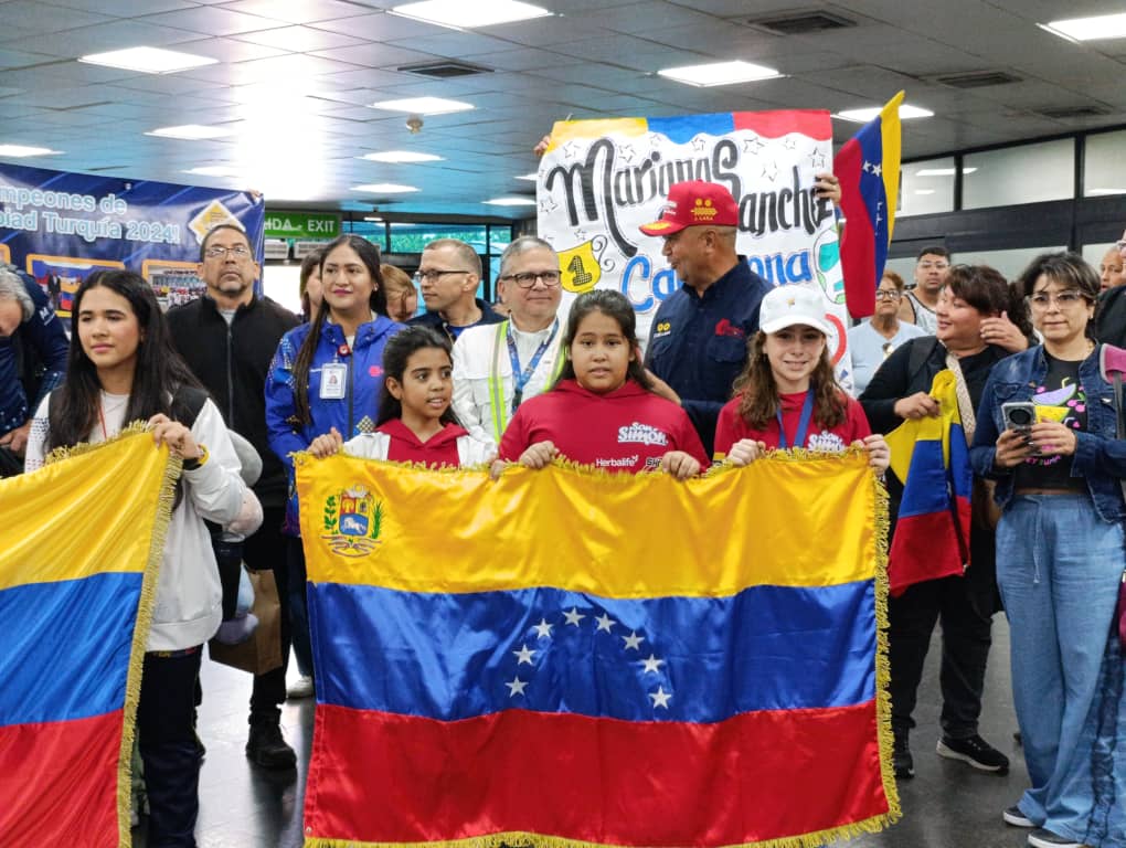 Llega al Zulia delegación ganadora en las Olimpiadas Mundiales de Robótica