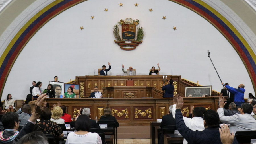 Asamblea Nacional declara a Álvaro Uribe Vélez e Iván Duque enemigos