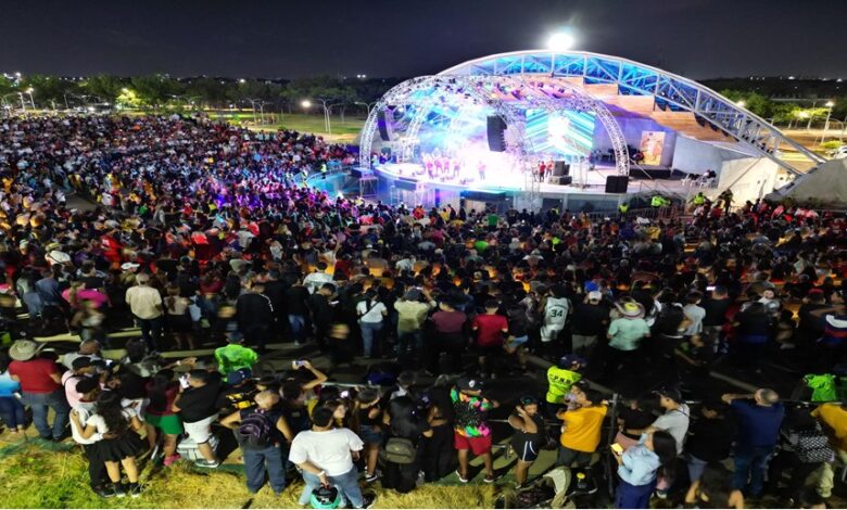 Con lleno total de la Concha Acústica culminó el Carnaval Monumental en el Parque Ana María Campos