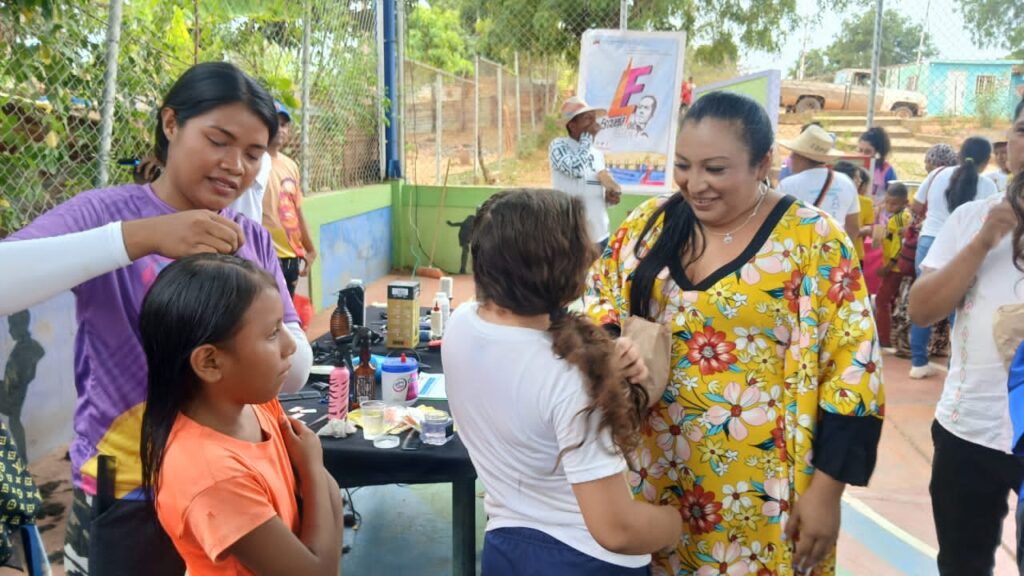 Niñas y niños indígenas celebraron su día con jornada de atención especial en Maracaibo