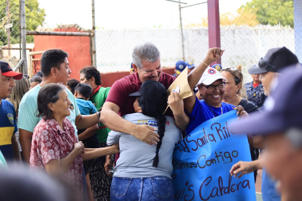 Líderes de la parroquia Cristo de Aranza sostienen encuentro con el candidato de la patria Luis Caldera