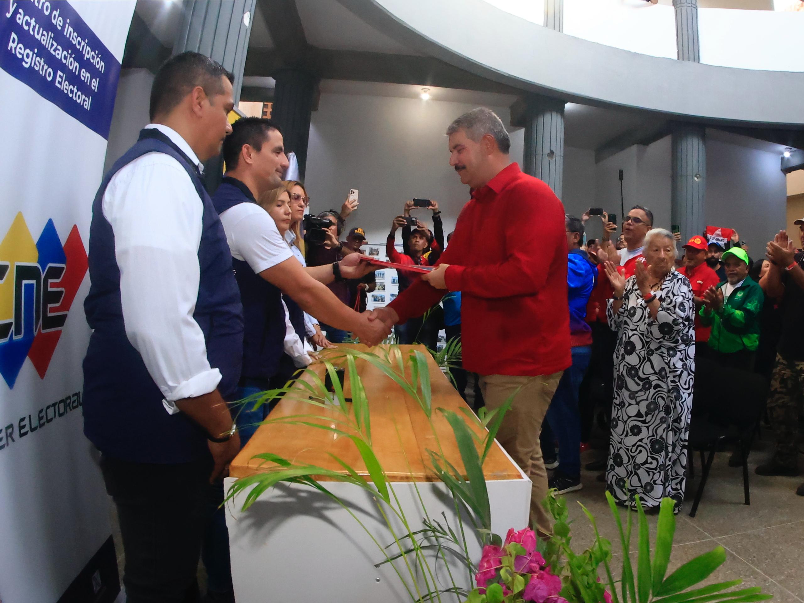 Zulia: El Huracán Bolivariano acompañó la inscripción de la candidatura de Luis Caldera