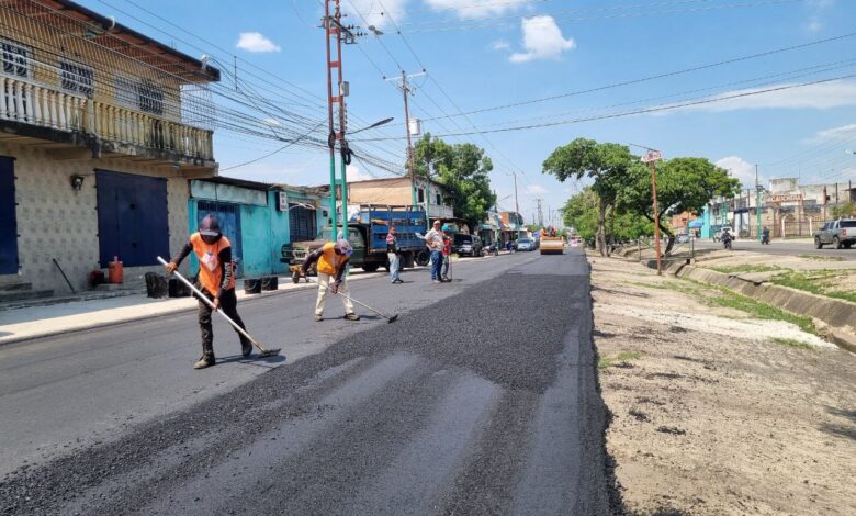 Asfaltado 500 toneladas en Av. Henry Ford de Las Agüitas Los Guayos.