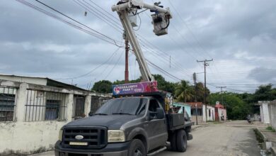 Sustitución de lámparas en sector José Ignacio Acevedo municipio Los Guayos.