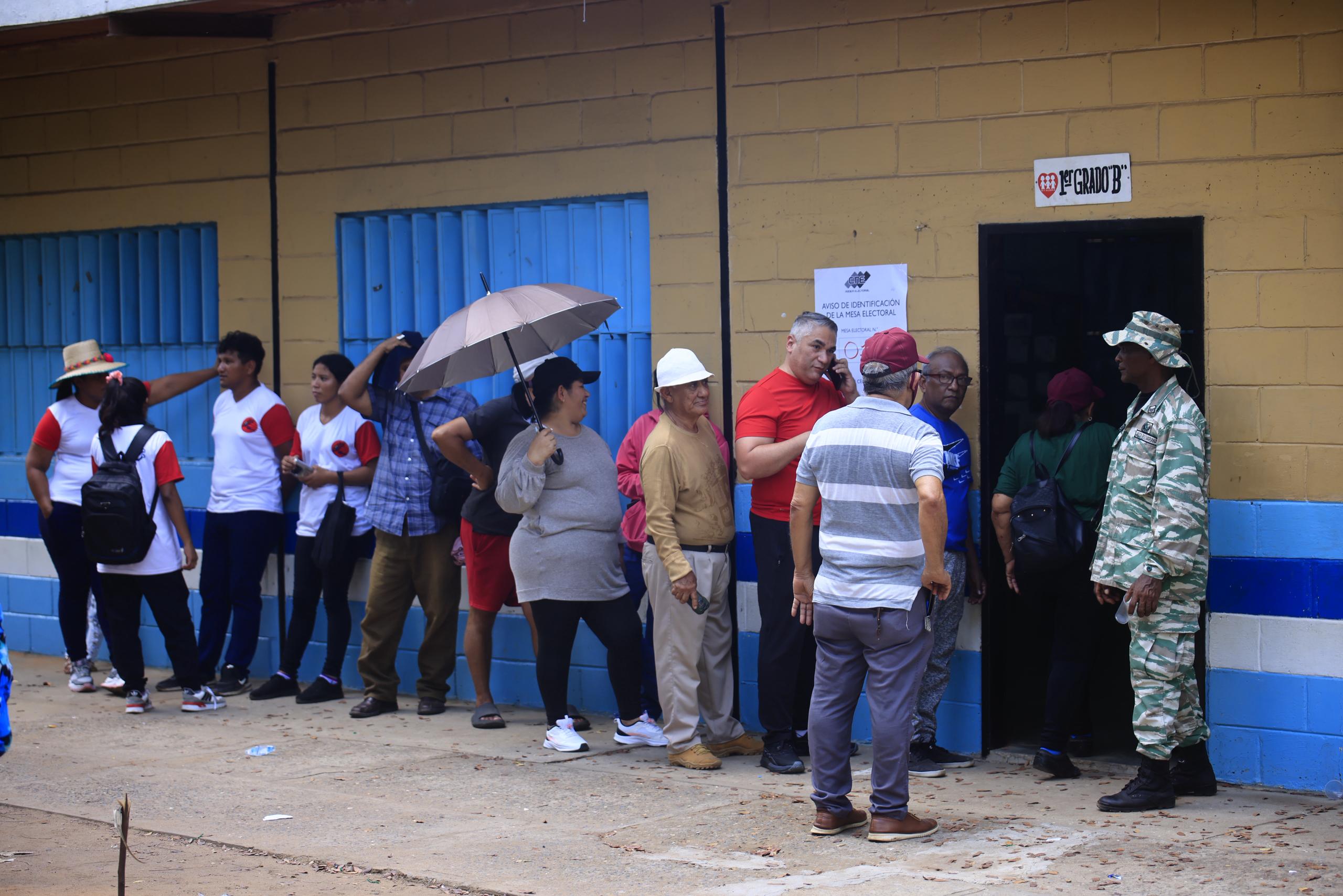 Zulianos acudieron masivamente a las 234 mesas de votación del Simulacro Electoral